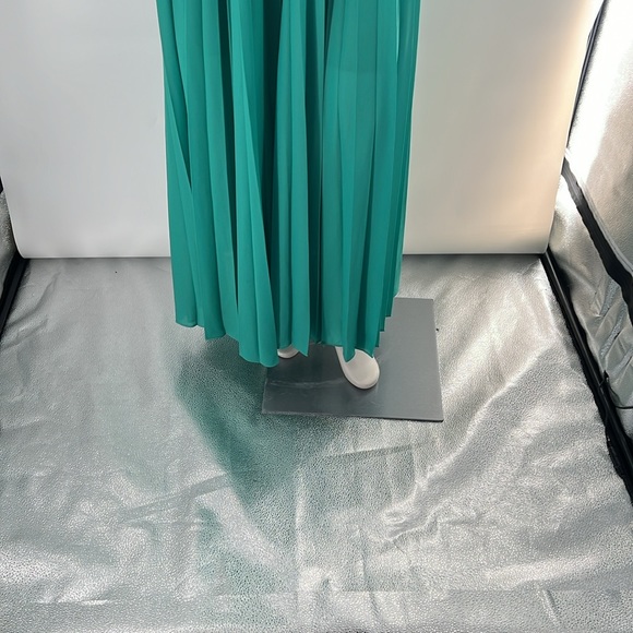 BCBG green goddess dress. Size S. Length altered but never worn - Picture 3 of 5